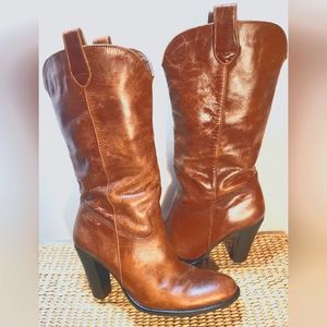 Gorgeous Golden Brown Boho Mia women’s boots. size 6 1/2